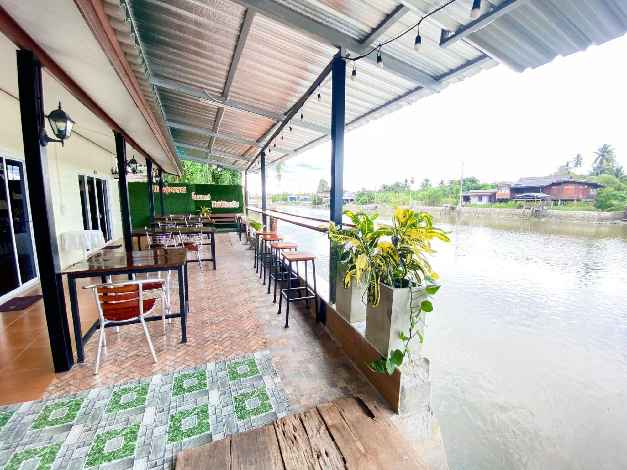 Bansuwan Homestay Amphawa Esterno foto
