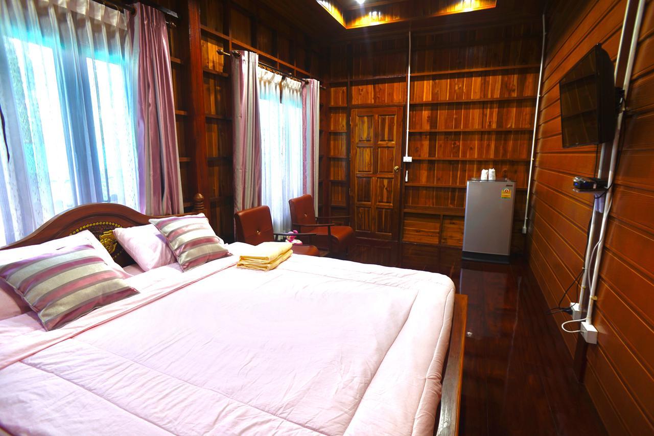 Bansuwan Homestay Amphawa Esterno foto