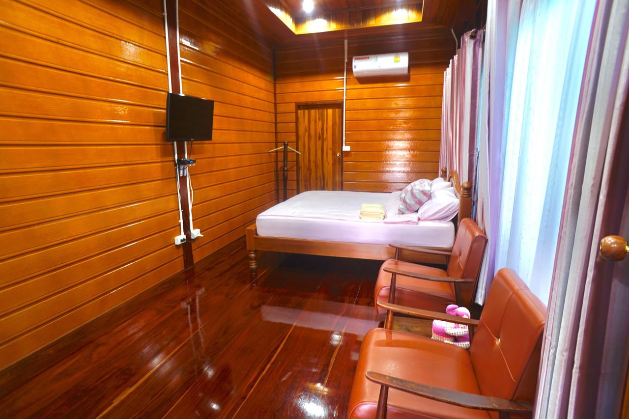 Bansuwan Homestay Amphawa Esterno foto