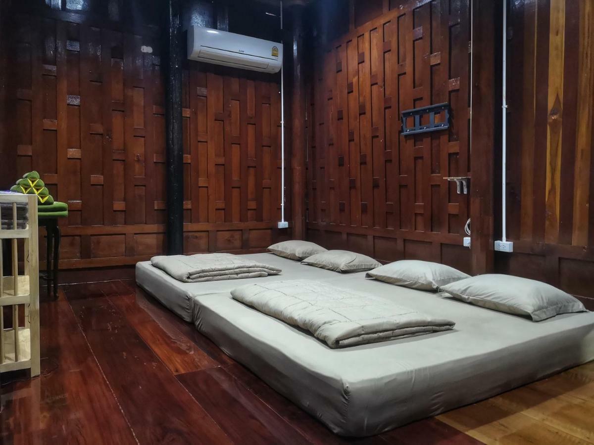 Bansuwan Homestay Amphawa Esterno foto
